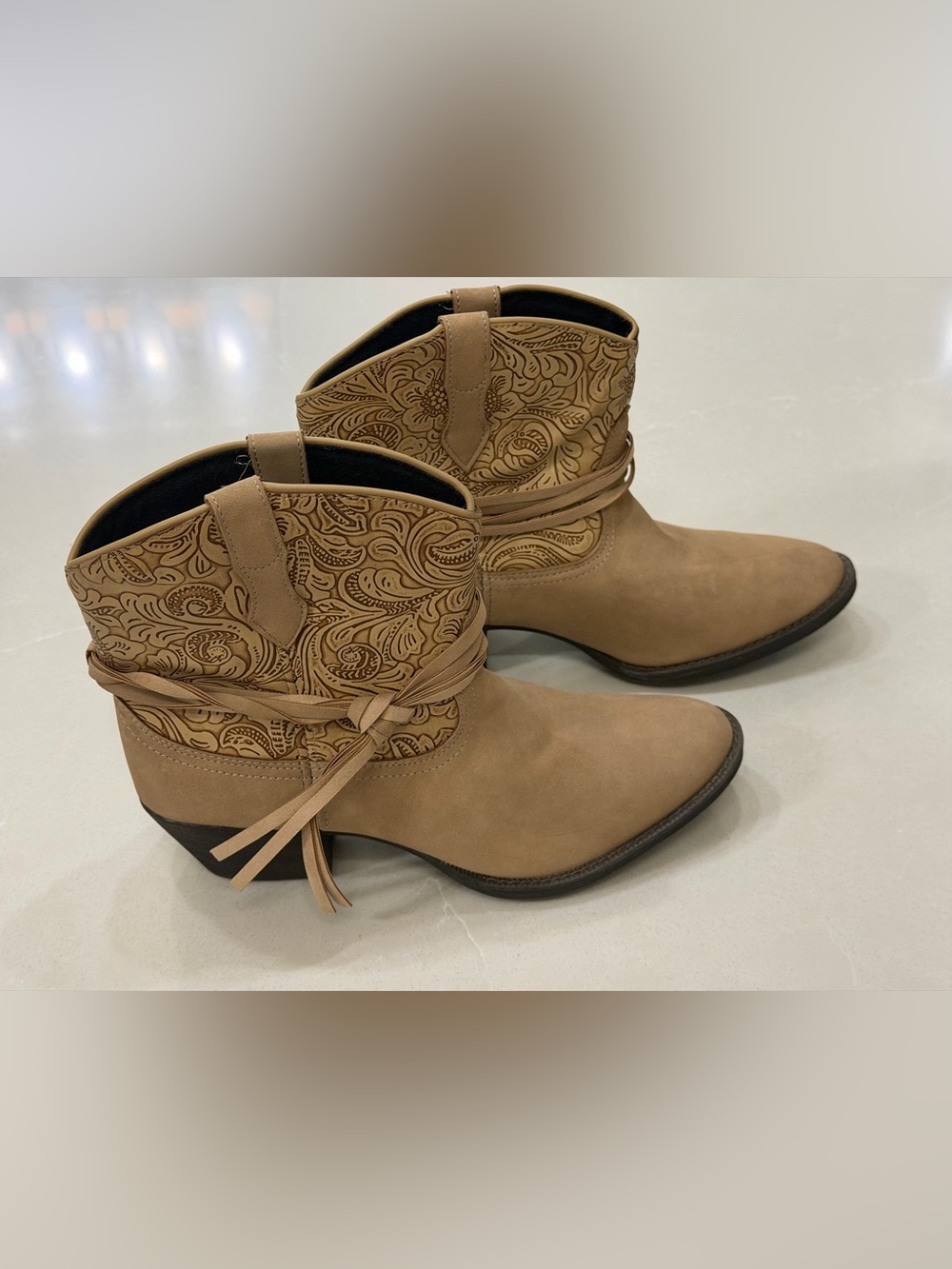 Dingo Valerie Tan Tooled Western Vegan Faux Leather Ankle Boots 9M